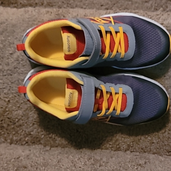 NWOT👩‍👦‍👦KIDS SHOES **ONLY WORN 1X** 👟 - Picture 2 of 7